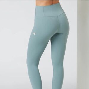 Vuori set - All the Feels Leggings and Daily Bra bundle